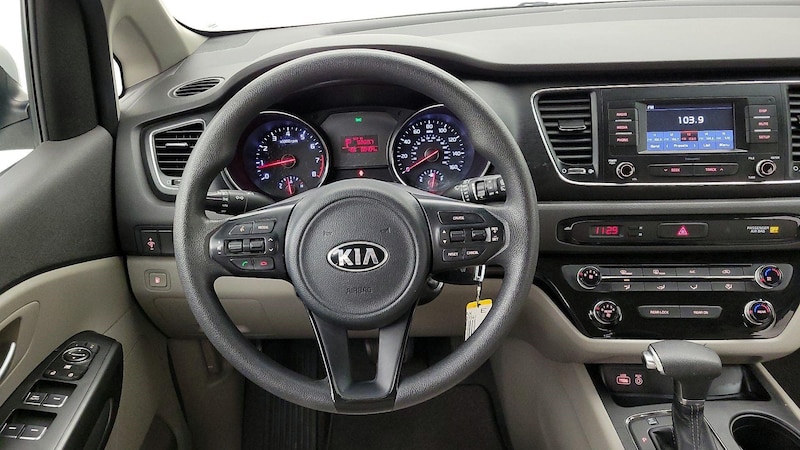 2017 Kia Sedona L 10