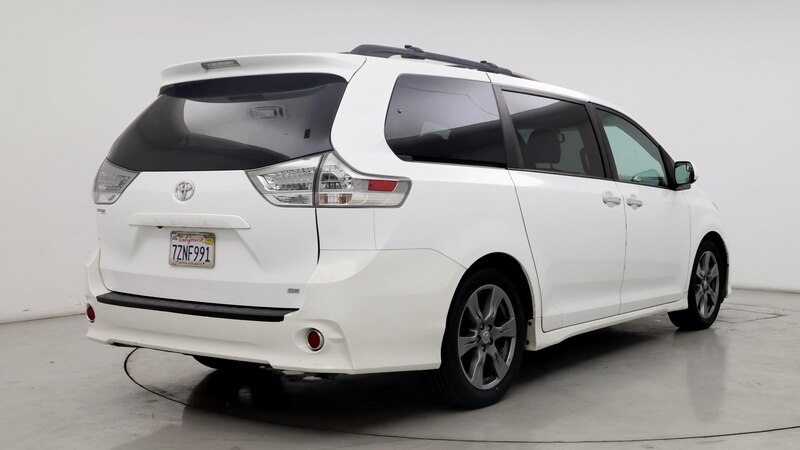 2017 Toyota Sienna SE 8