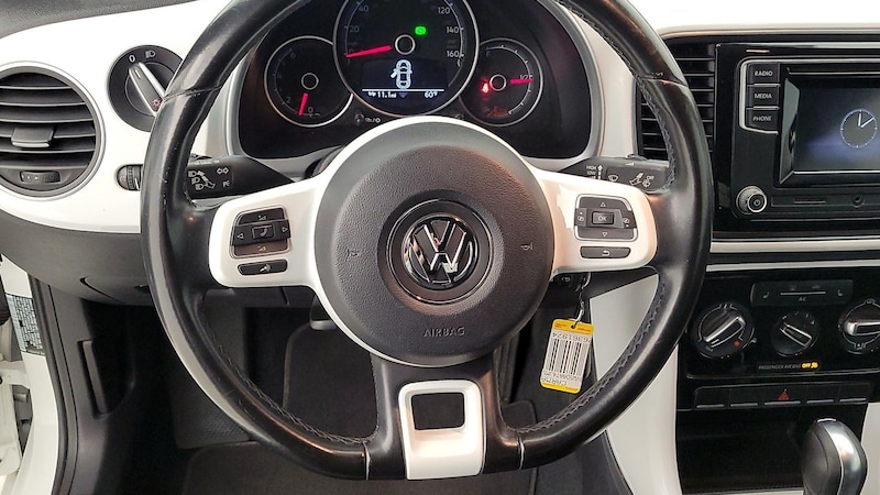 2018 Volkswagen Beetle SE 10