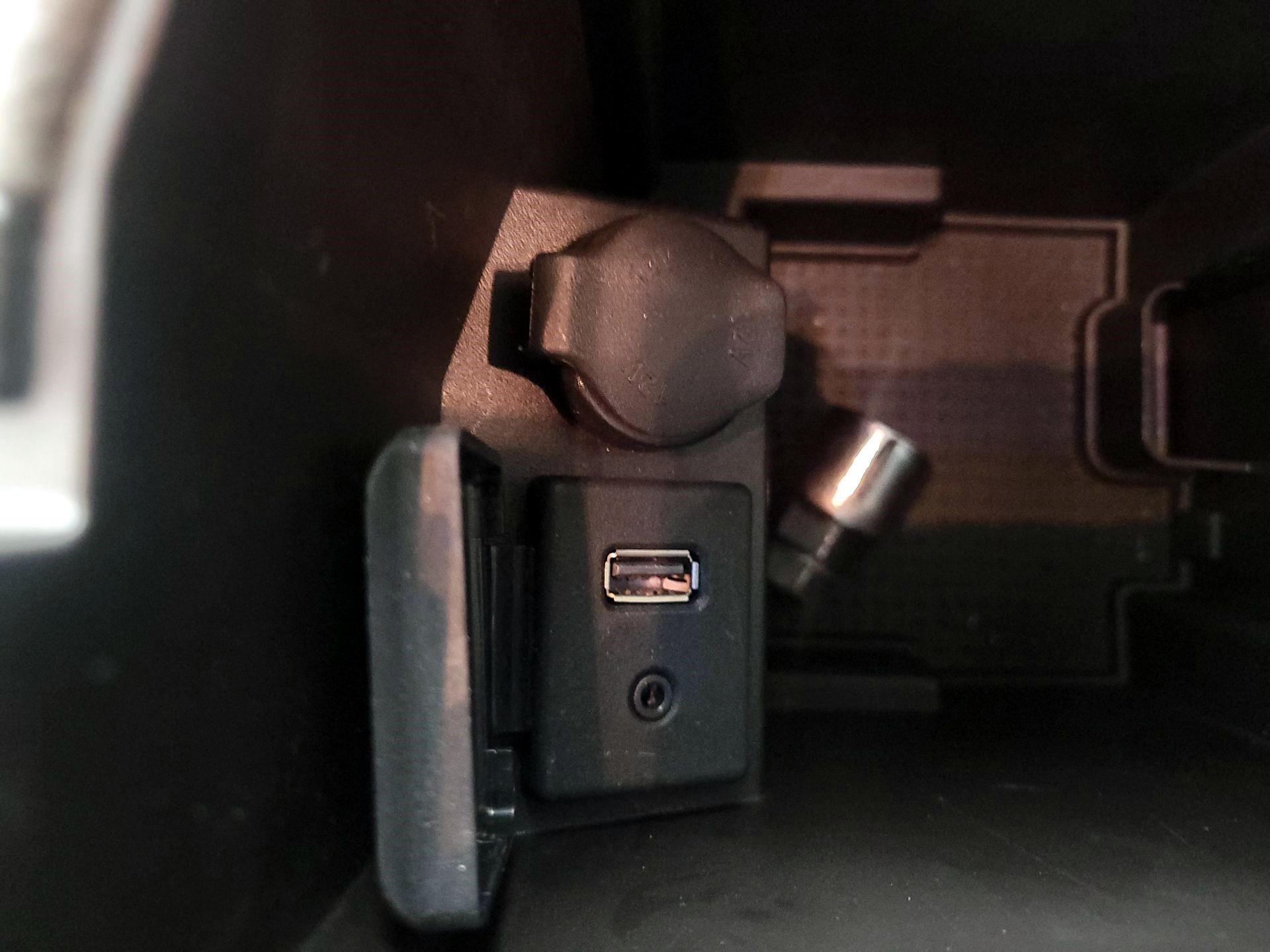 Thumbnail: 2015 Chevrolet Malibu - 18