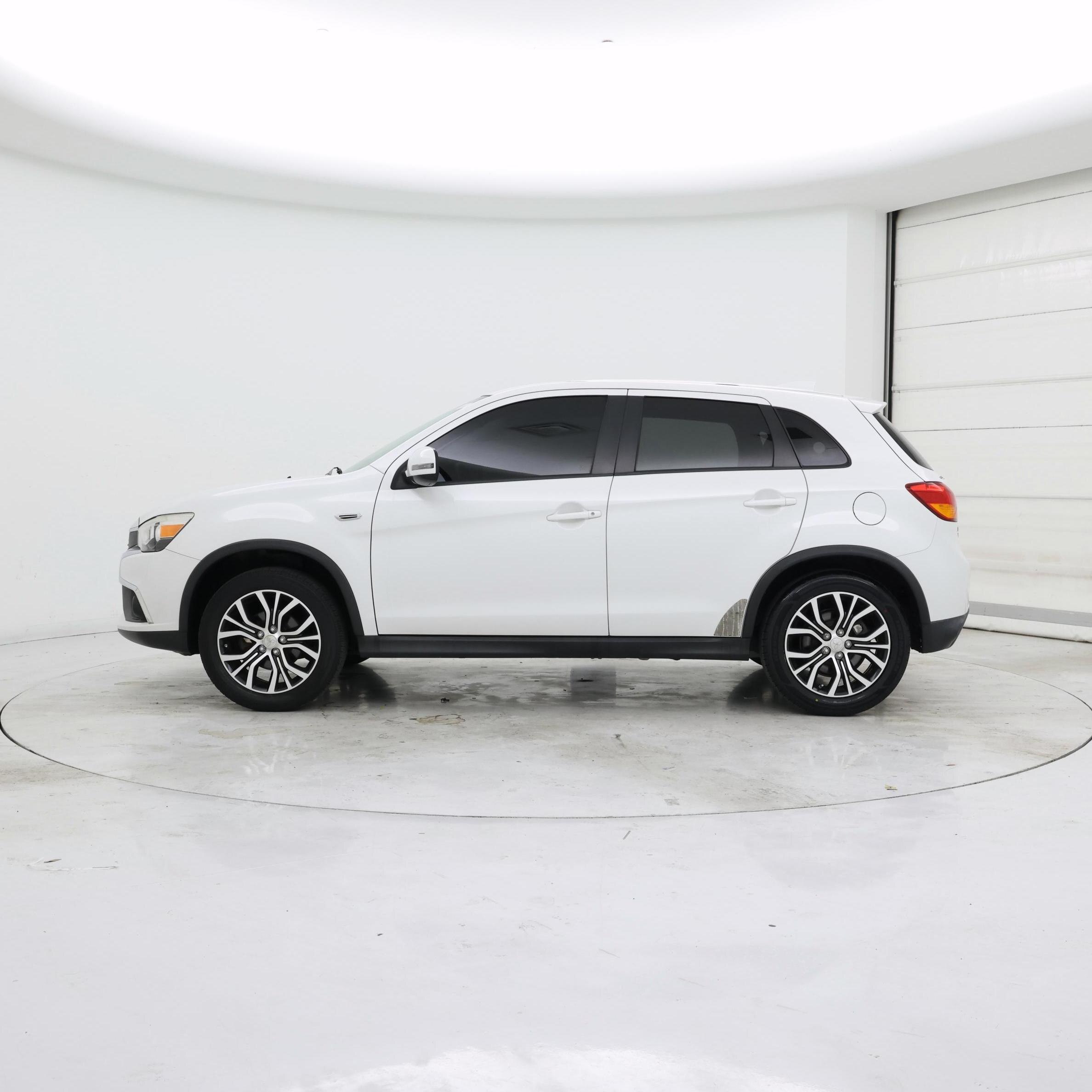 Thumbnail: 2017 Mitsubishi Outlander Sport - 3