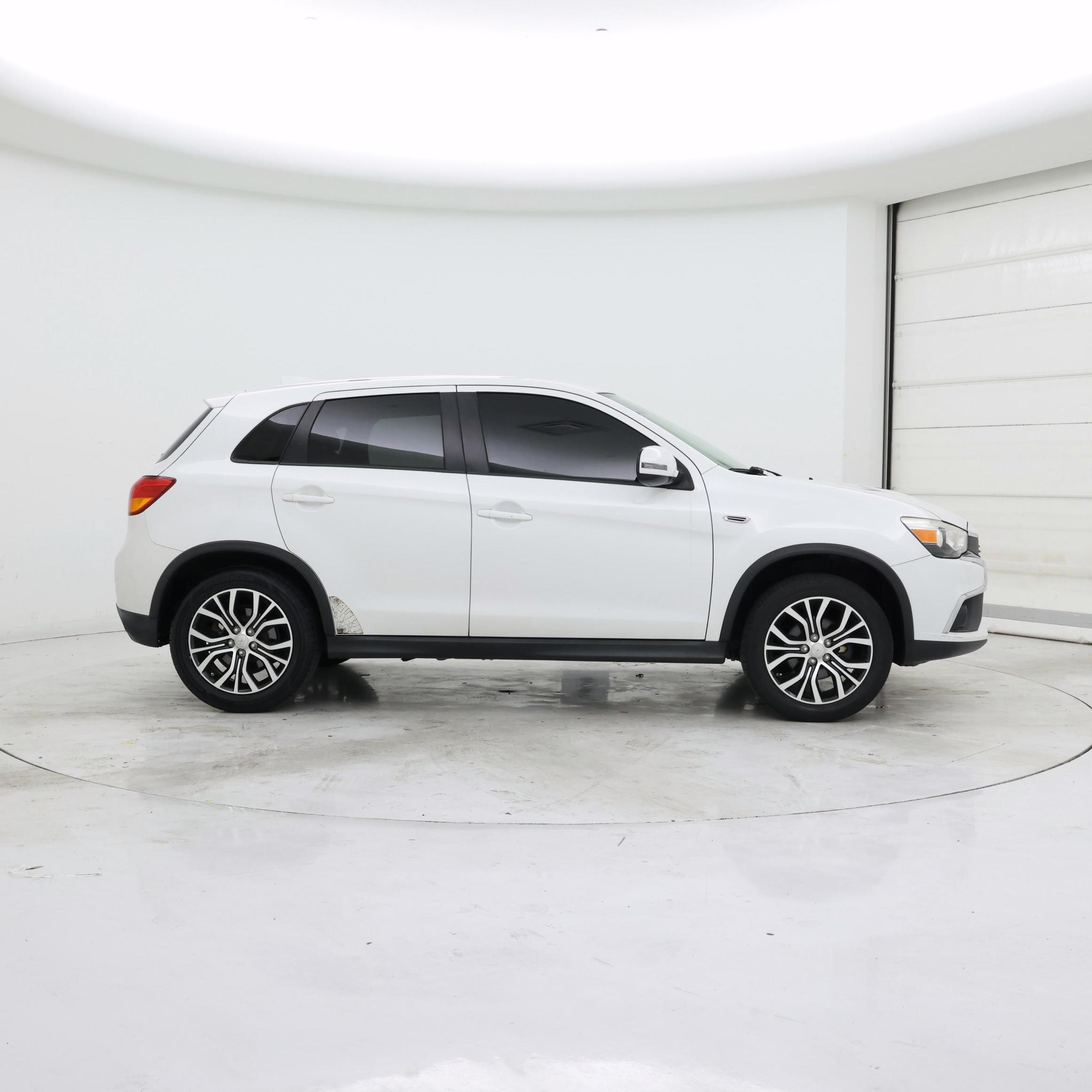 Thumbnail: 2017 Mitsubishi Outlander Sport - 7