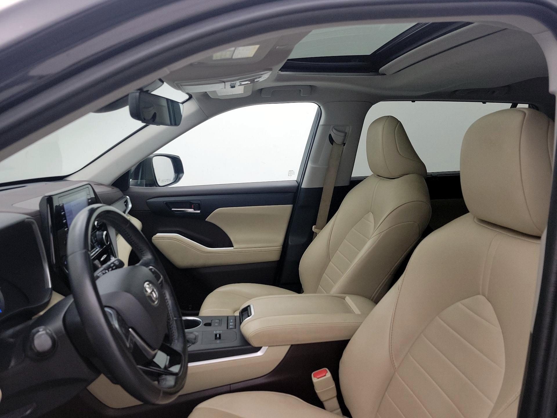 Thumbnail: 2021 Toyota Highlander - 19