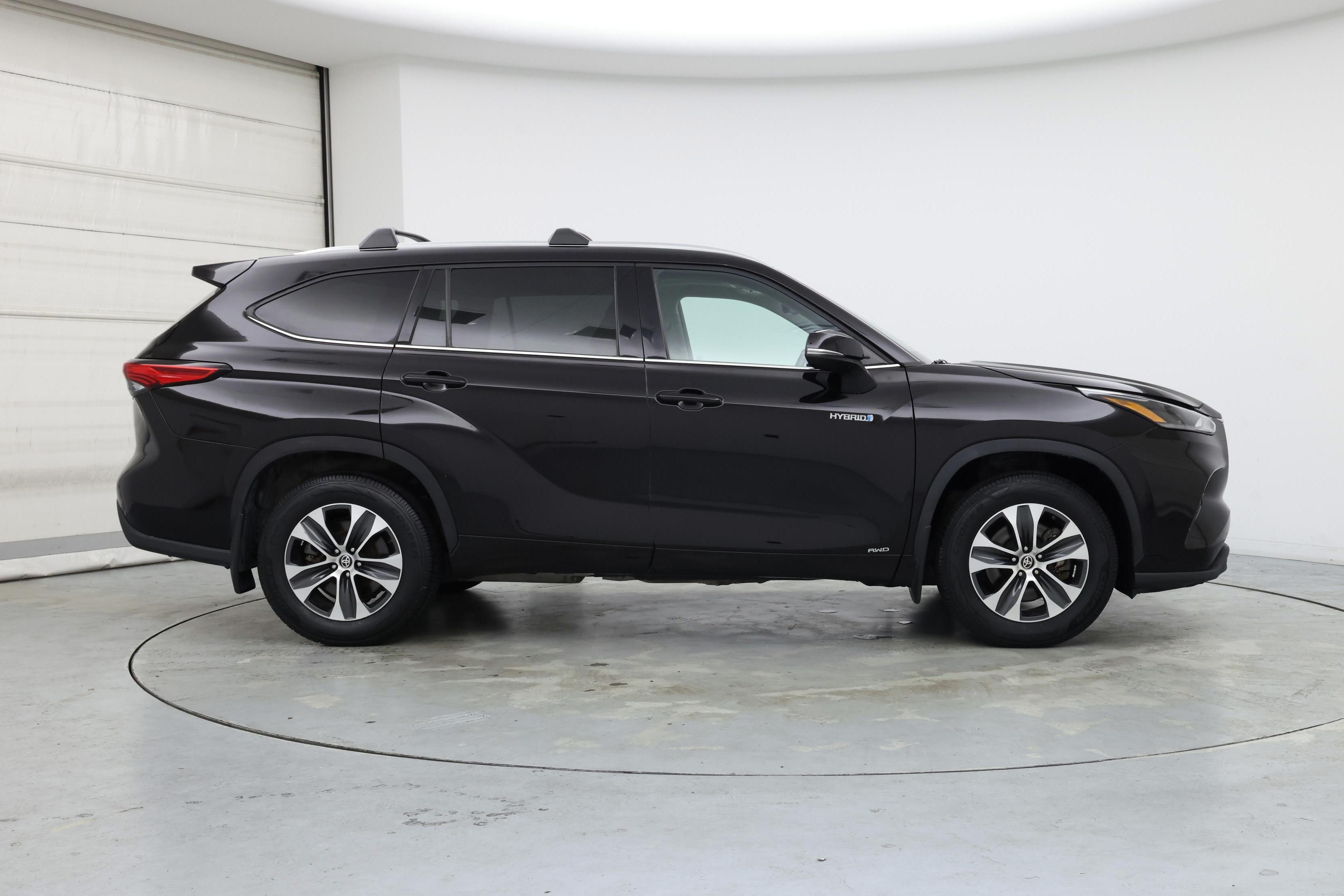 Thumbnail: 2021 Toyota Highlander - 7