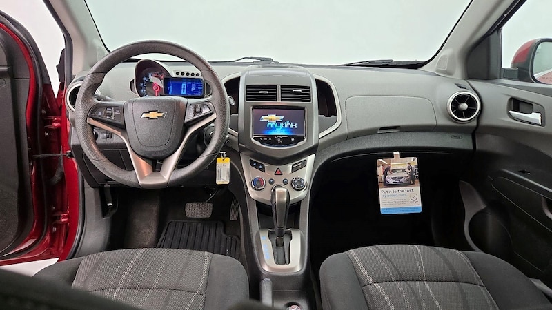 2016 Chevrolet Sonic LT 9