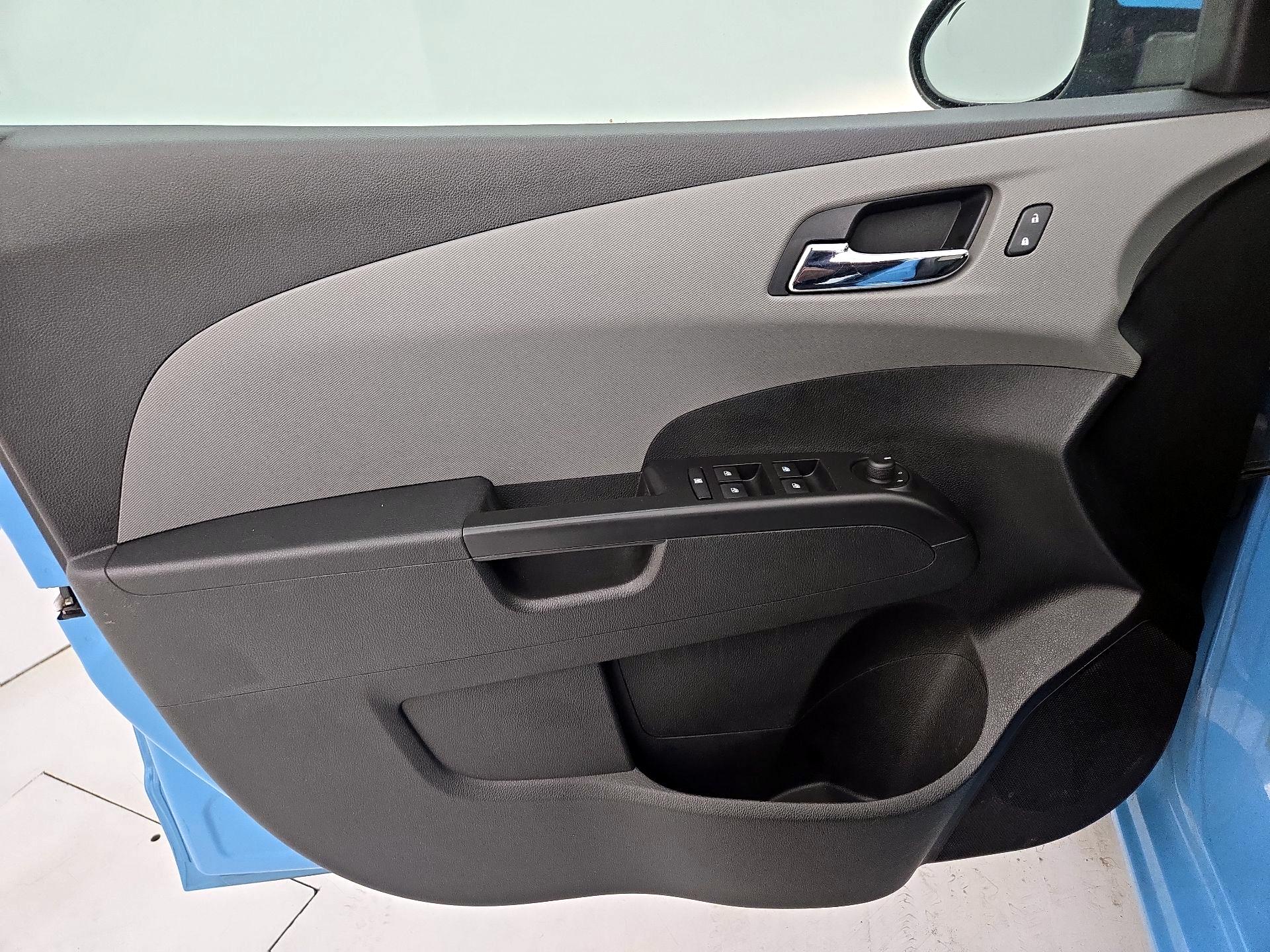 Thumbnail: 2014 Chevrolet Sonic - 12