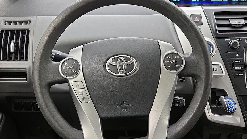 2013 Toyota Prius v Three 10