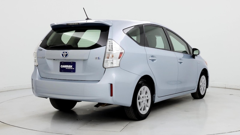 2013 Toyota Prius v Three 8