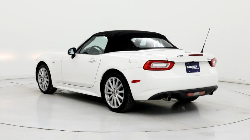 2017 Fiat 124 Spider Lusso 2