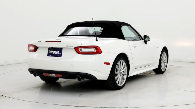 2017 Fiat 124 Spider Lusso 8