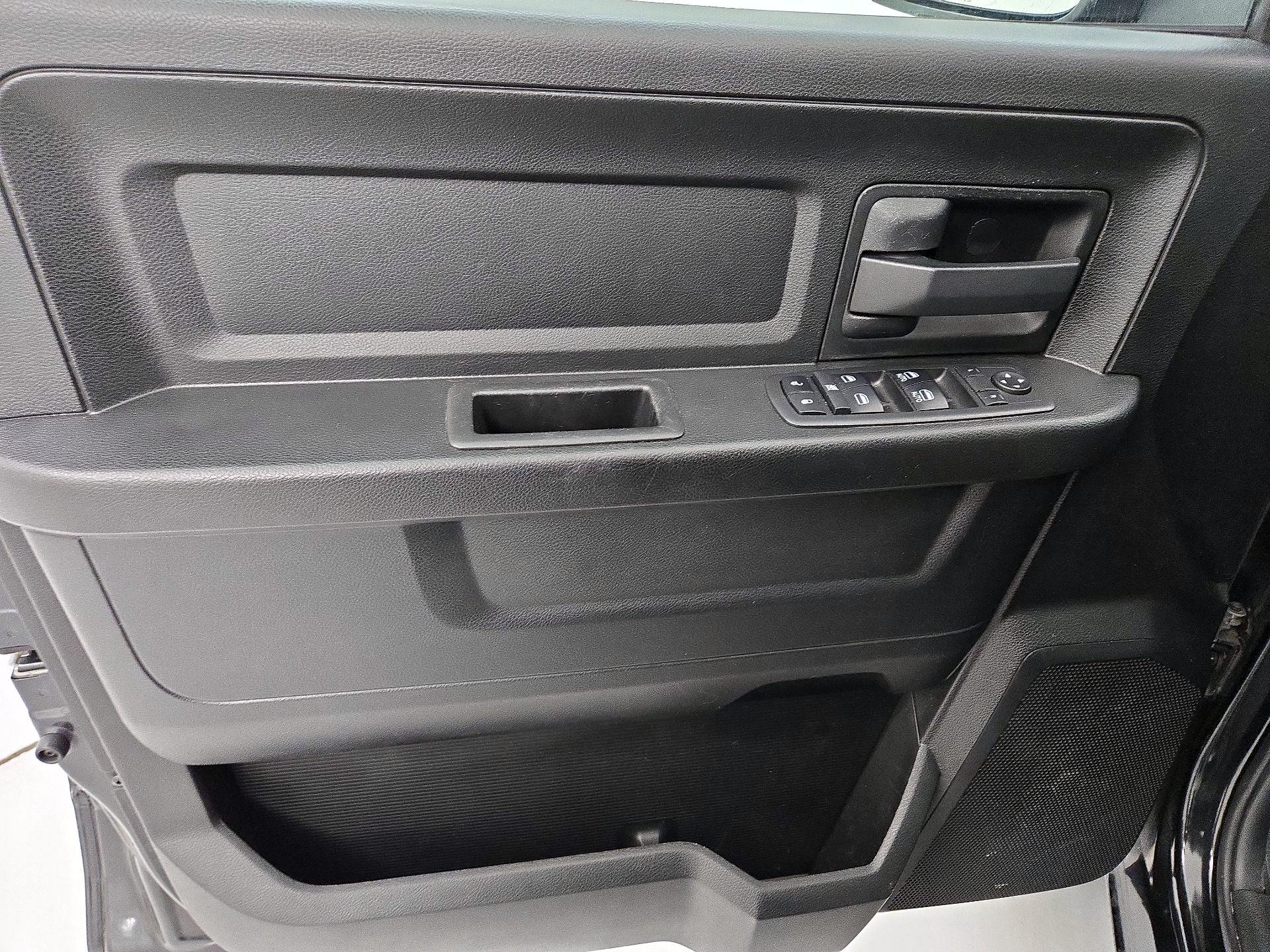 Thumbnail: 2019 RAM 1500 Classic - 12