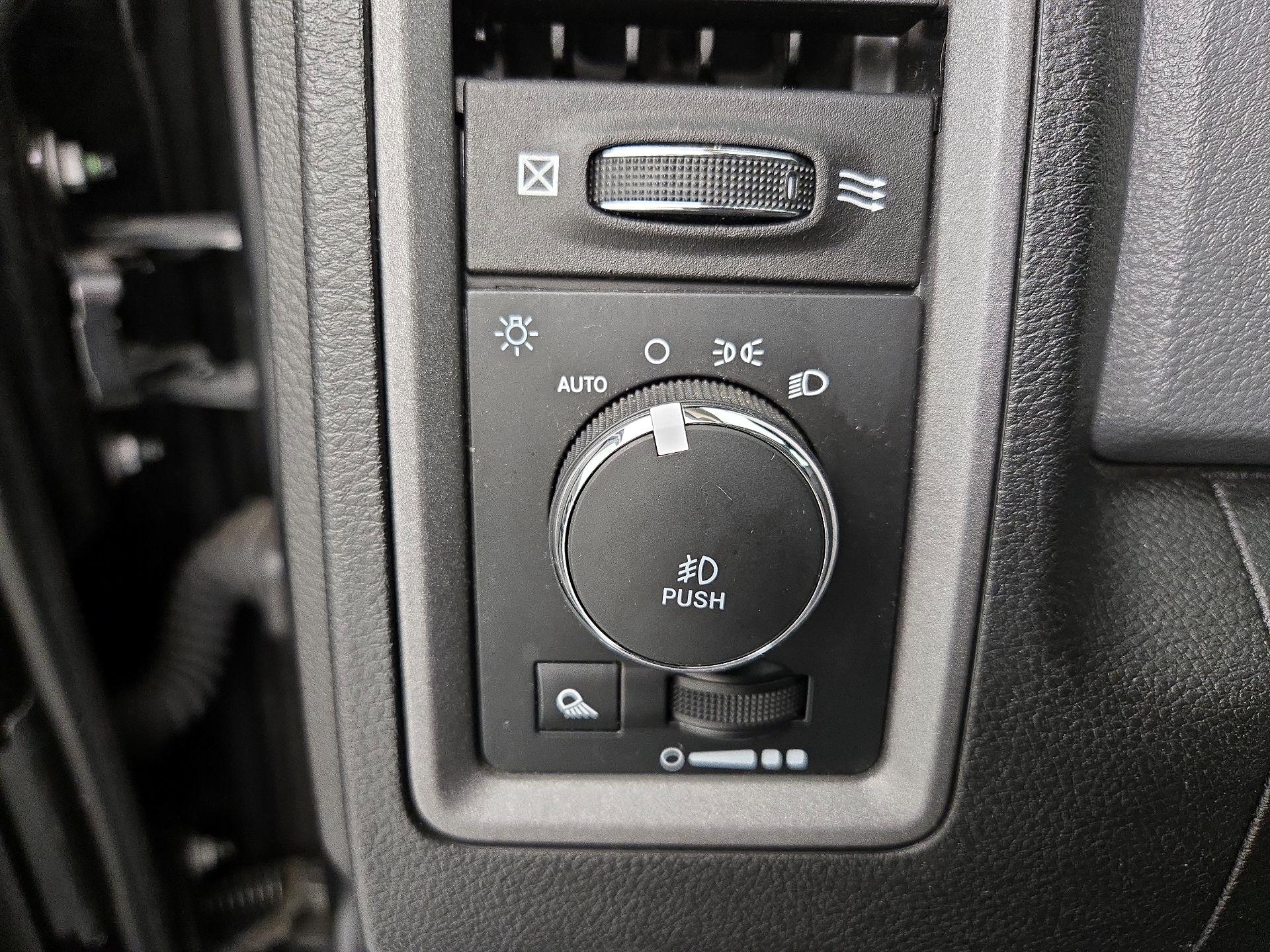Thumbnail: 2019 RAM 1500 Classic - 13