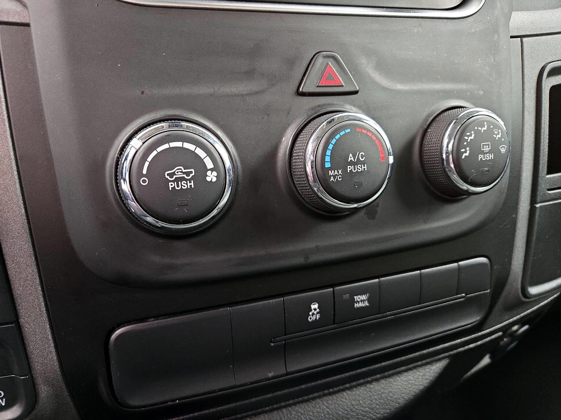 Thumbnail: 2019 RAM 1500 Classic - 16