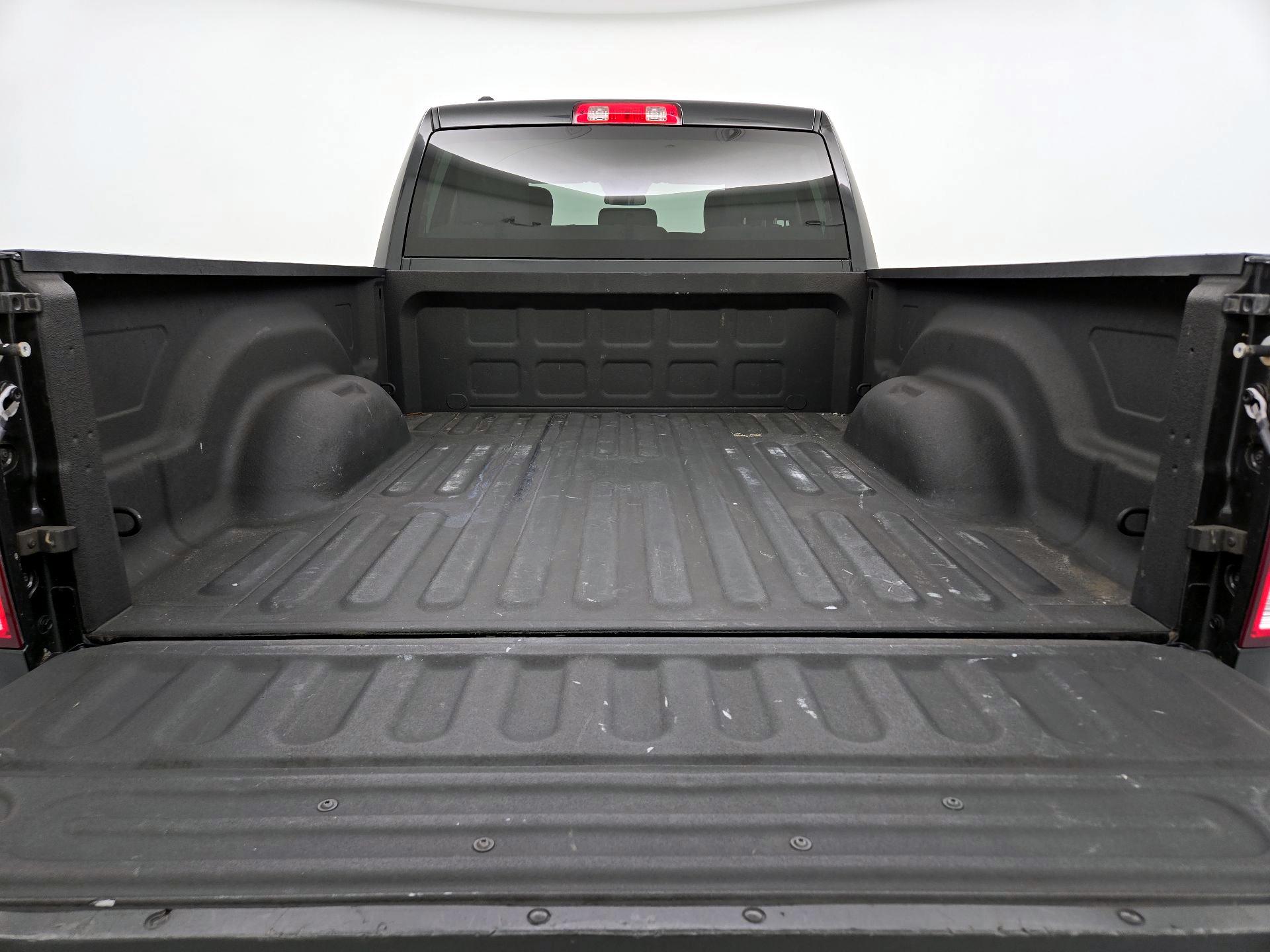 Thumbnail: 2019 RAM 1500 Classic - 20