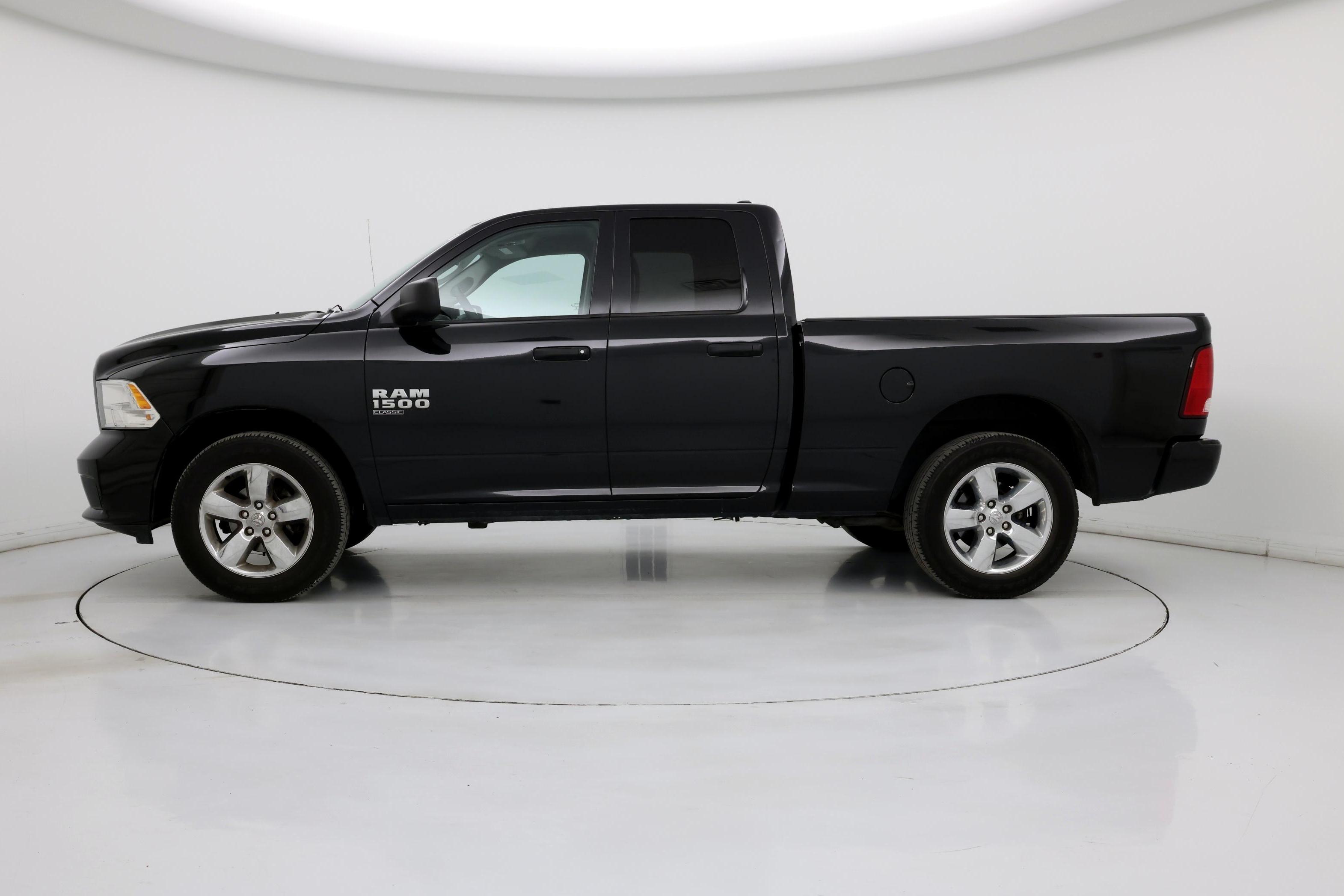 Thumbnail: 2019 RAM 1500 Classic - 3