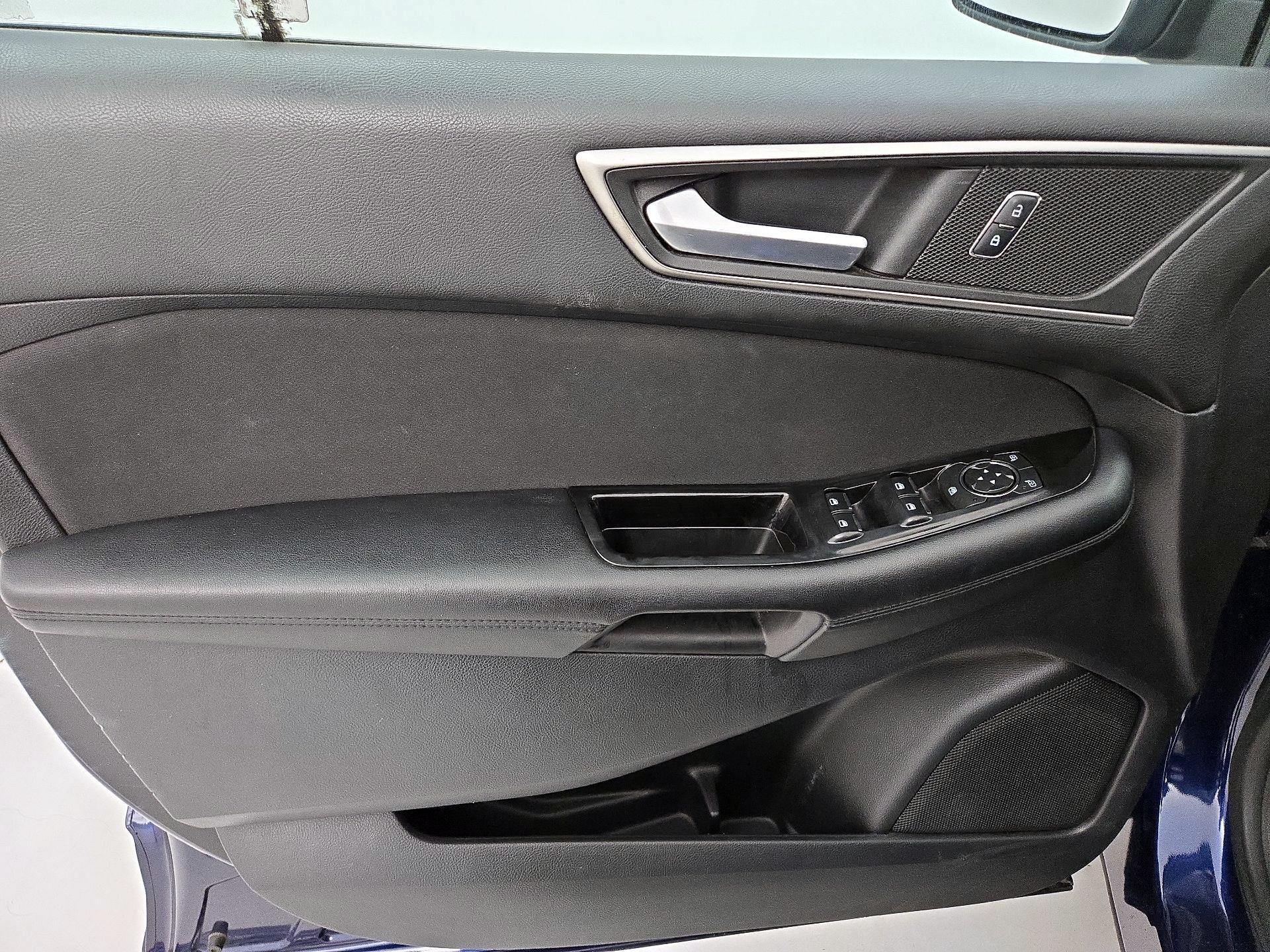 Thumbnail: 2016 Ford Edge - 12