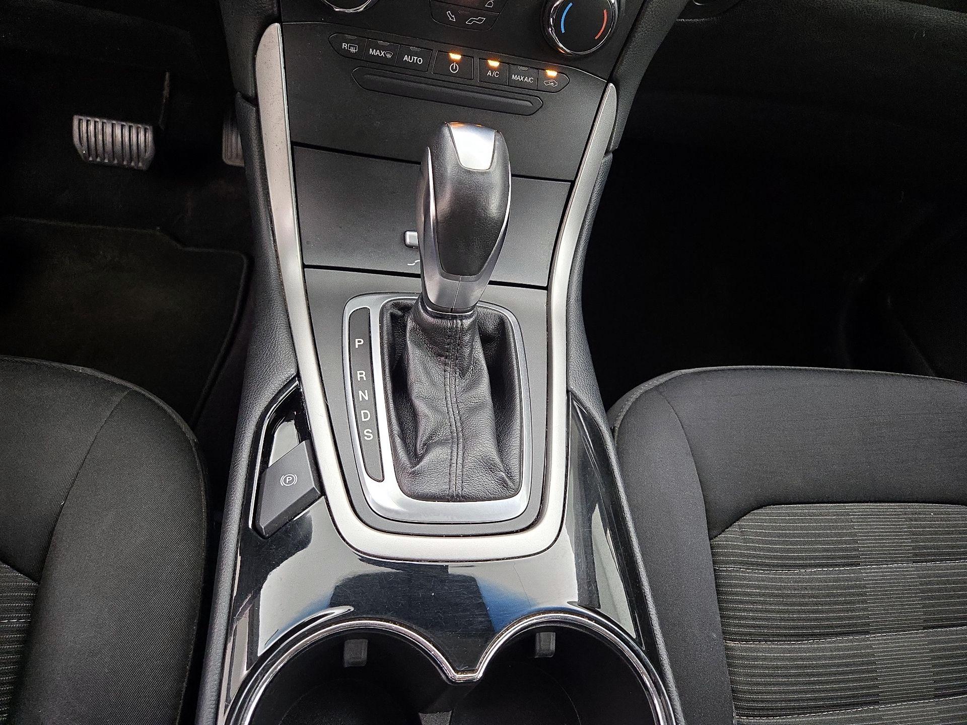Thumbnail: 2016 Ford Edge - 17