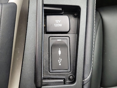 USB/AUX Ports
