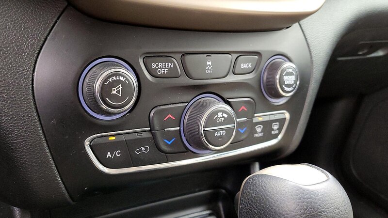 2016 Jeep Cherokee 75th Anniversary Edition 16