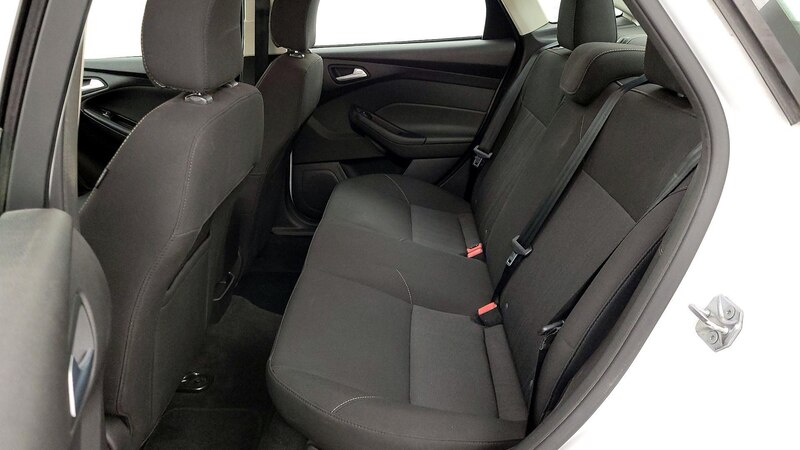 2017 Ford Focus SE 19