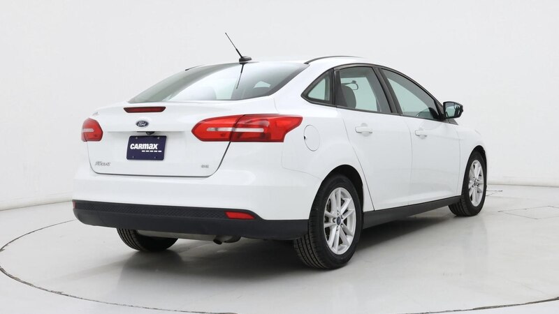 2017 Ford Focus SE 8