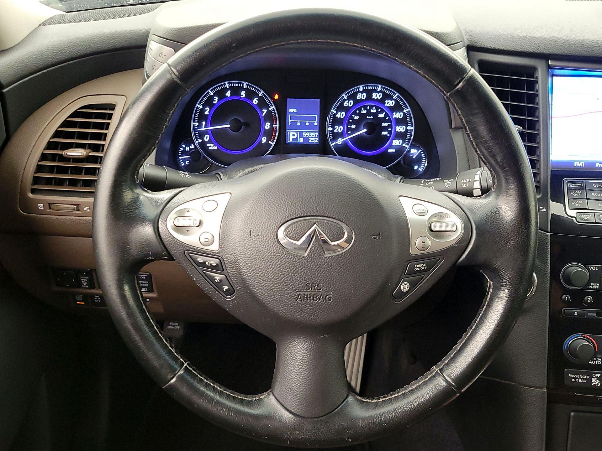 Thumbnail: 2014 INFINITI QX70 - 10