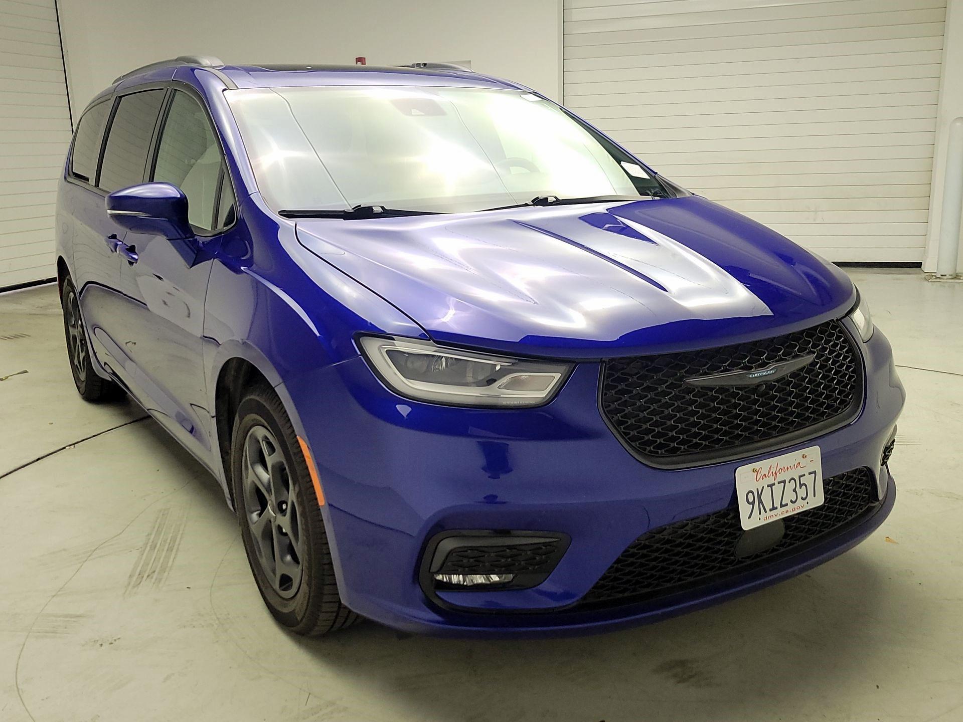 Thumbnail: 2021 Chrysler Pacifica - 3