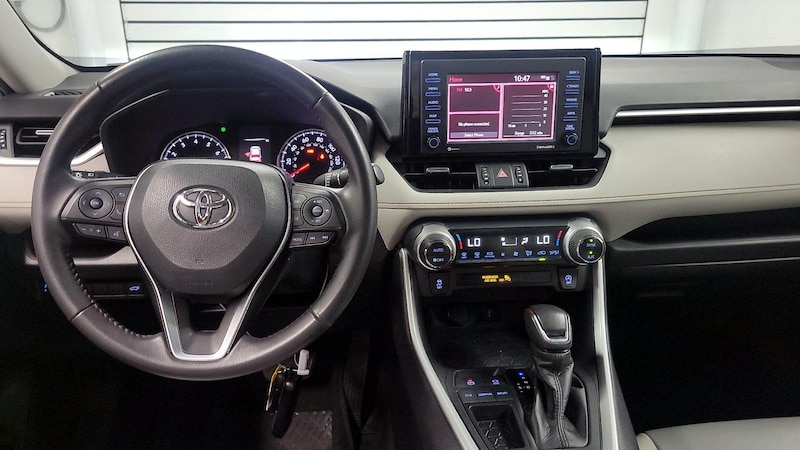 2020 Toyota RAV4 XLE Premium 9