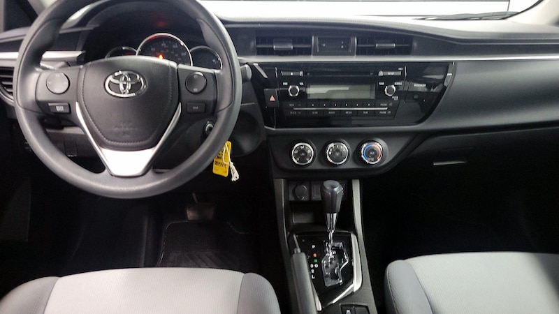 2015 Toyota Corolla LE 9