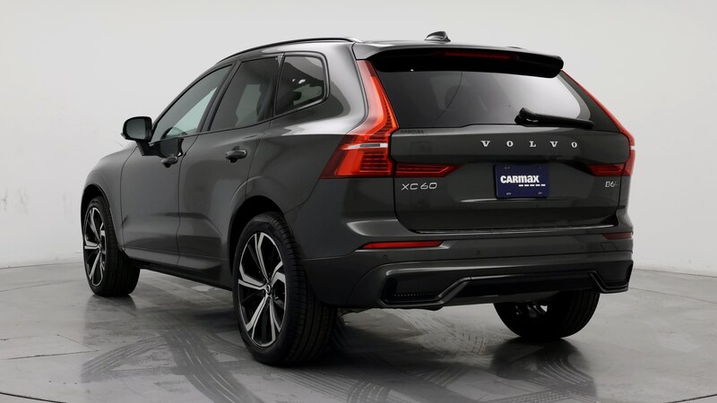 2022 Volvo XC60 B6 R-Design 2