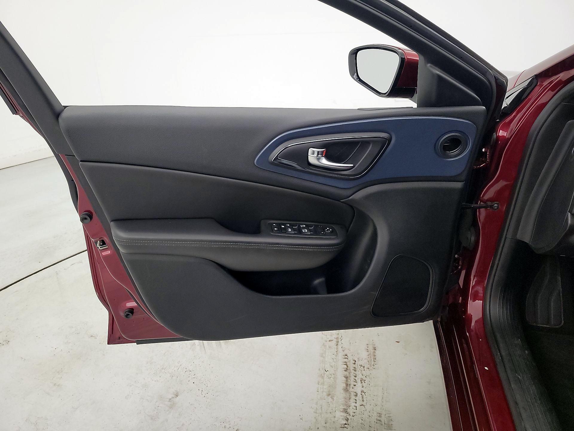 Thumbnail: 2015 Chrysler 200 - 12