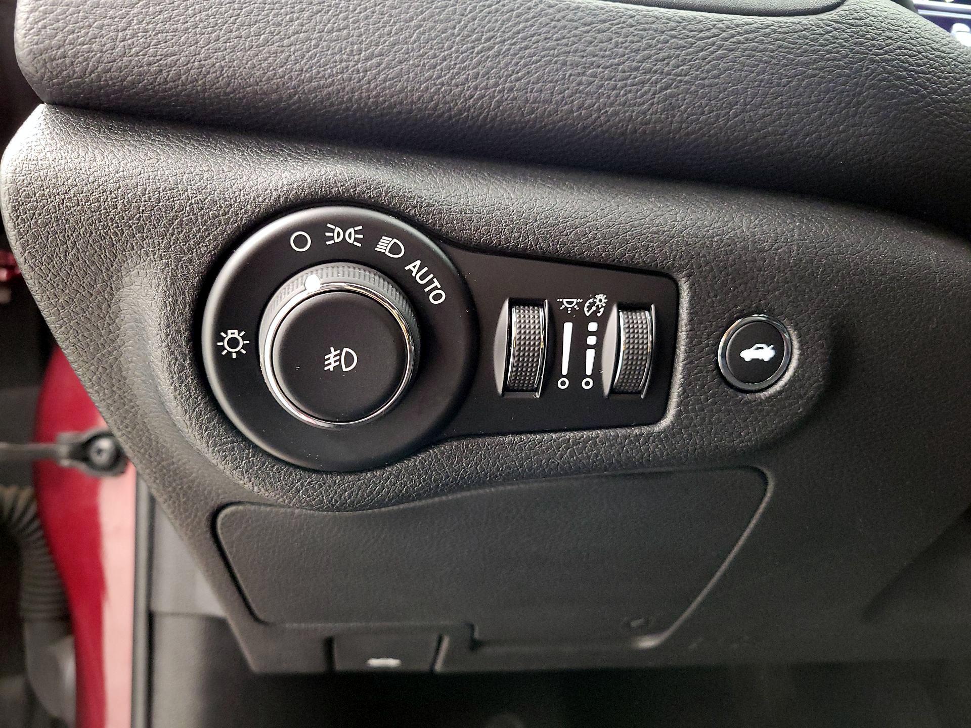Thumbnail: 2015 Chrysler 200 - 13