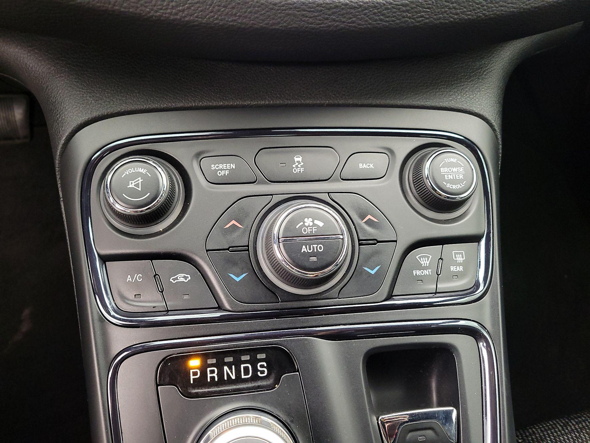 Thumbnail: 2015 Chrysler 200 - 16
