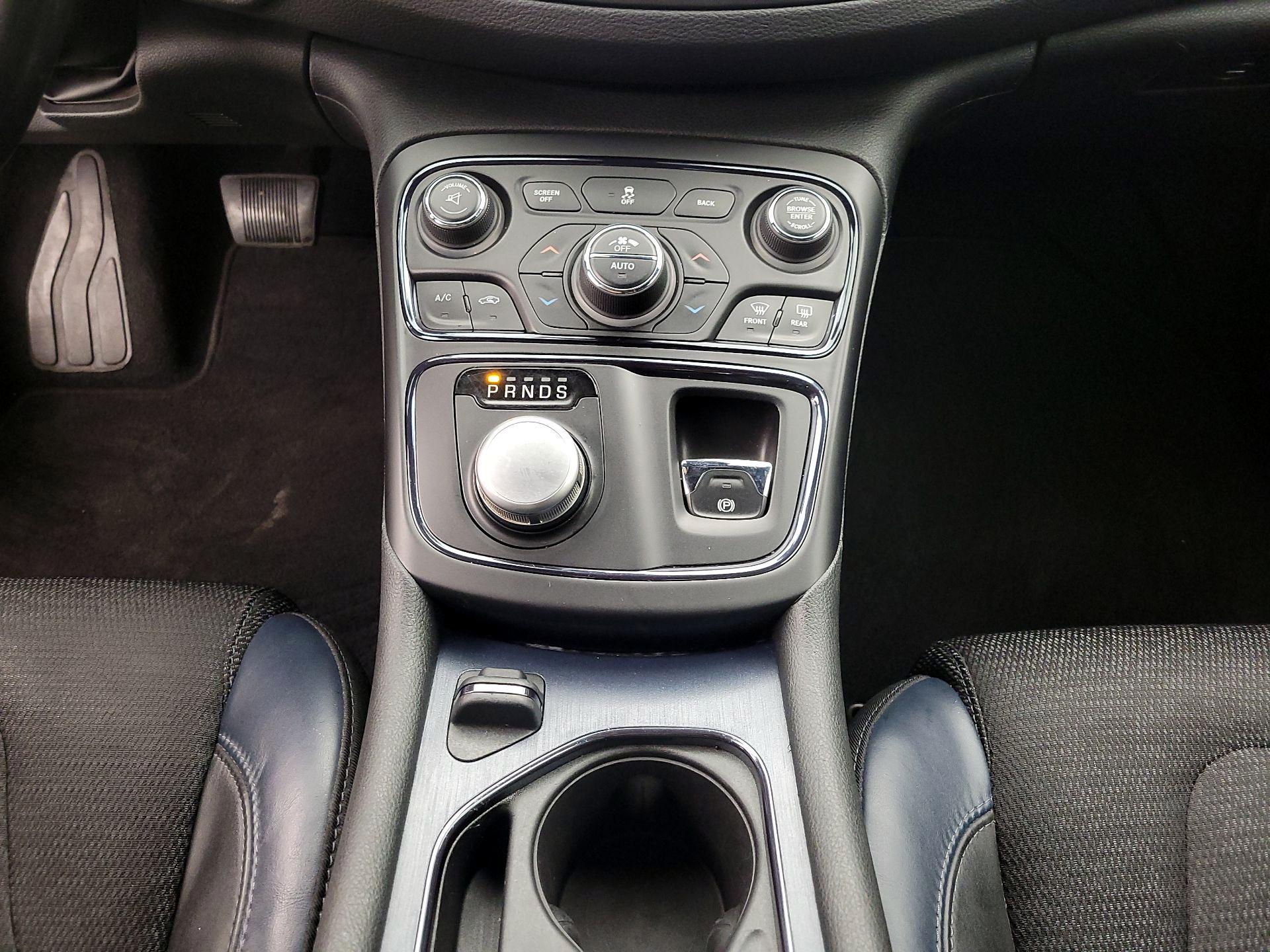 Thumbnail: 2015 Chrysler 200 - 17