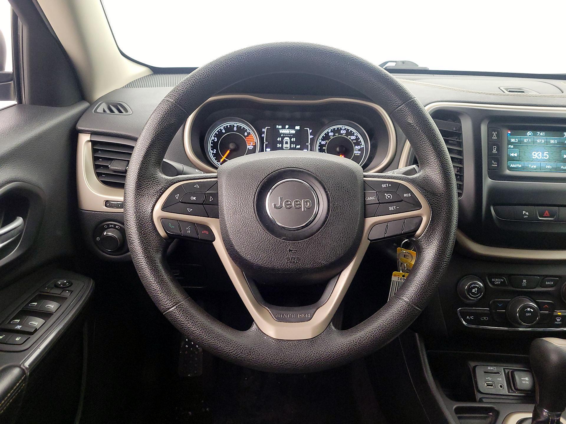 Thumbnail: 2016 Jeep Cherokee - 10