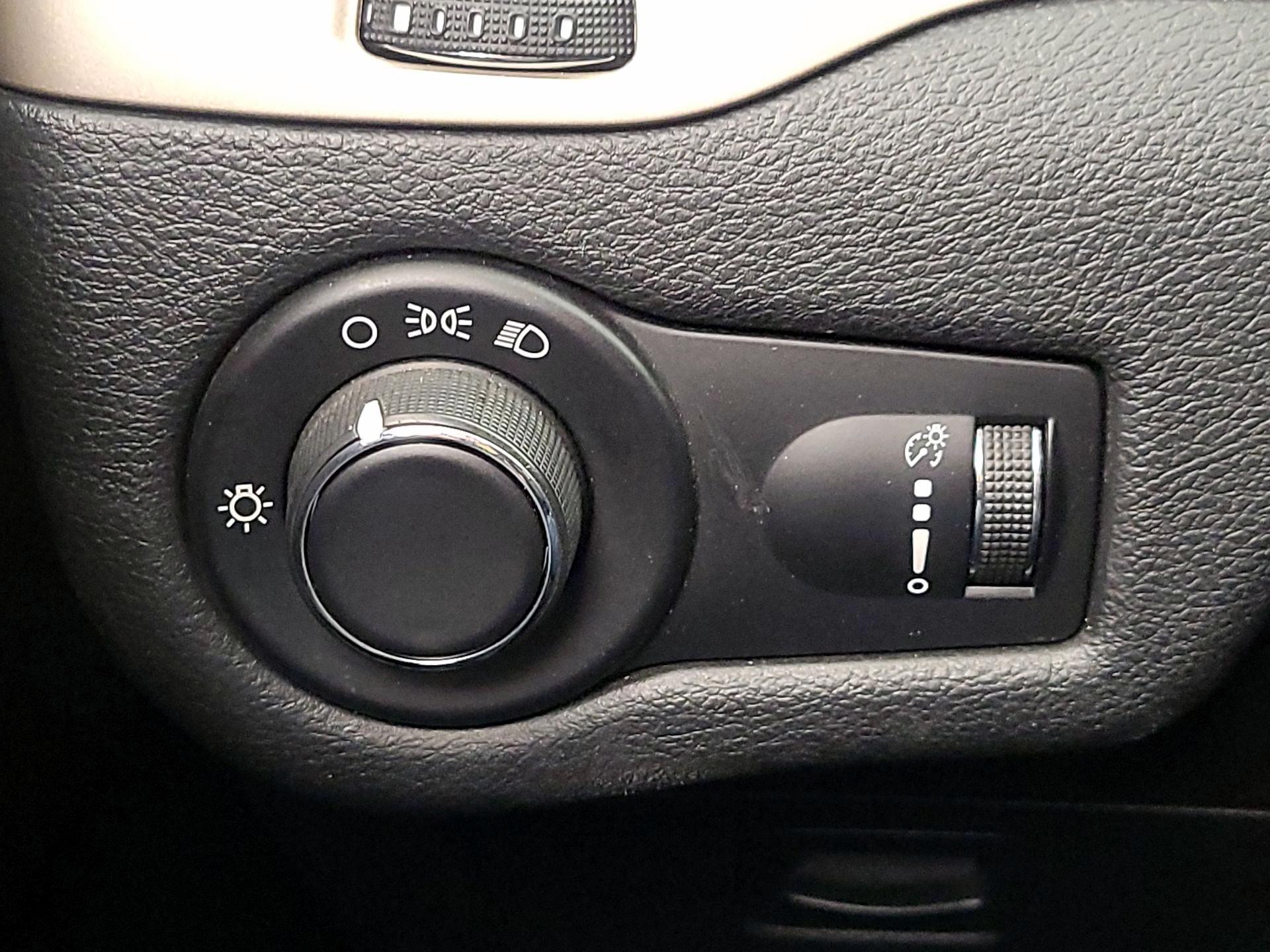 Thumbnail: 2016 Jeep Cherokee - 13