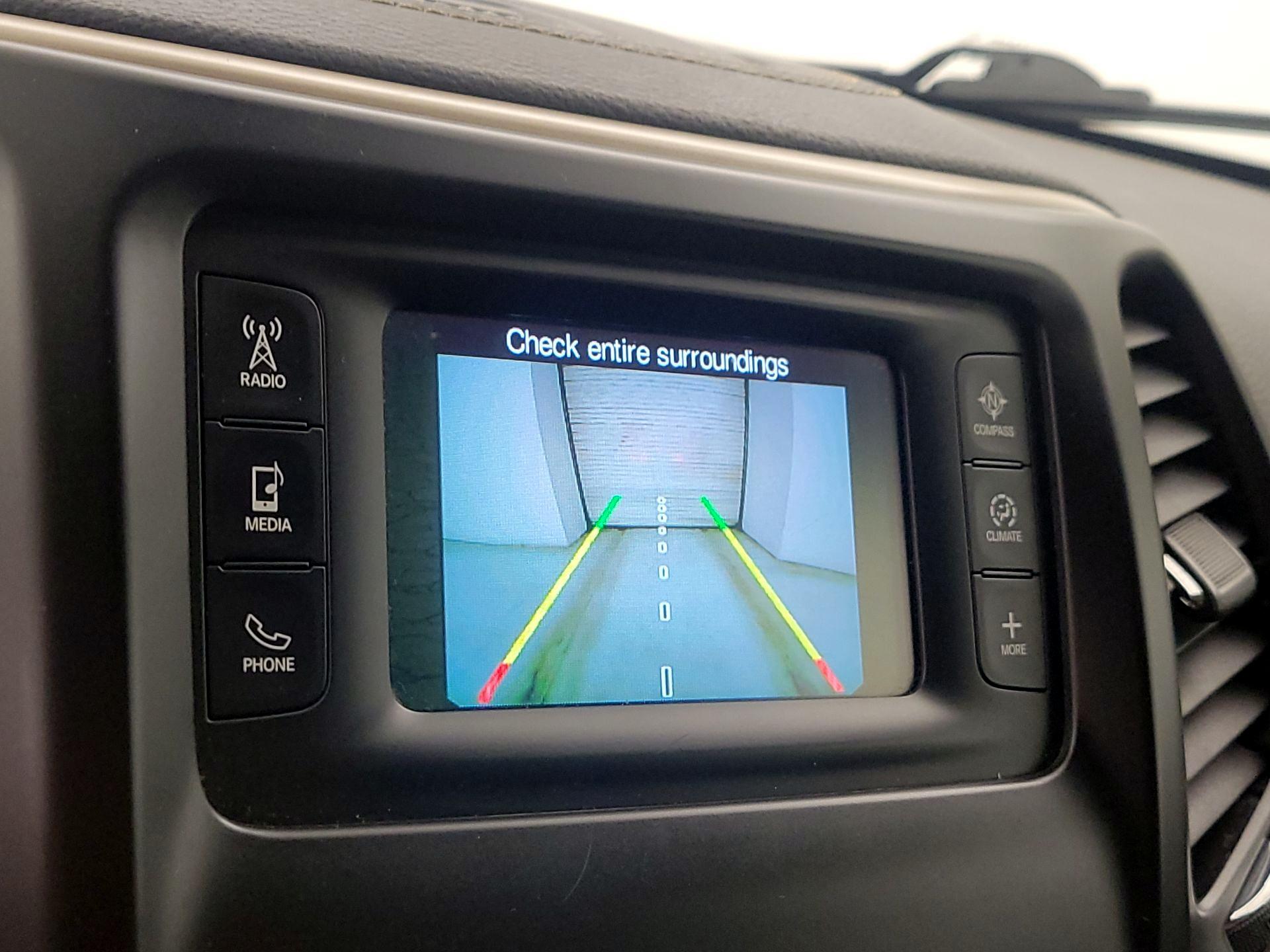Thumbnail: 2016 Jeep Cherokee - 14