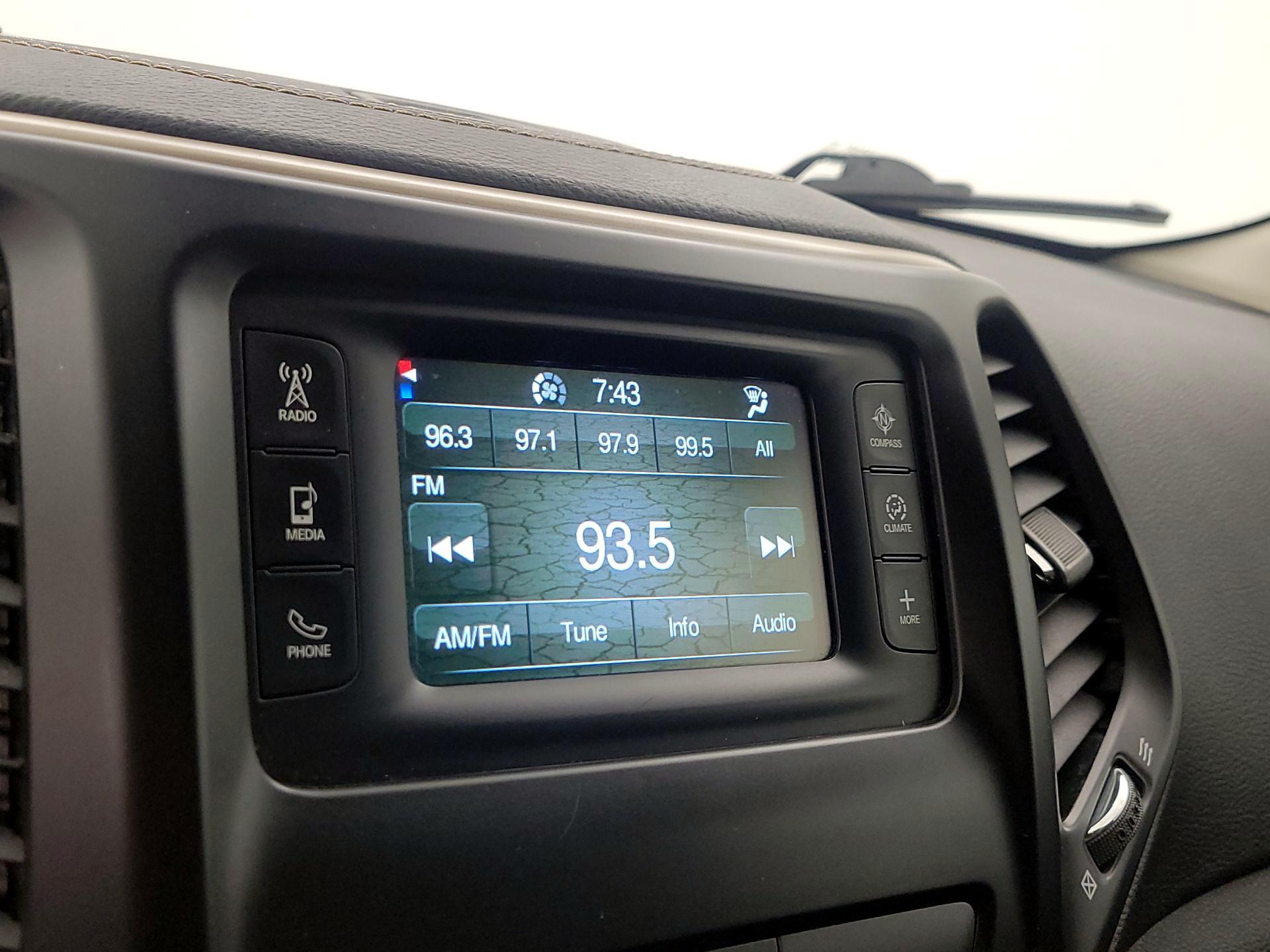 Thumbnail: 2016 Jeep Cherokee - 15