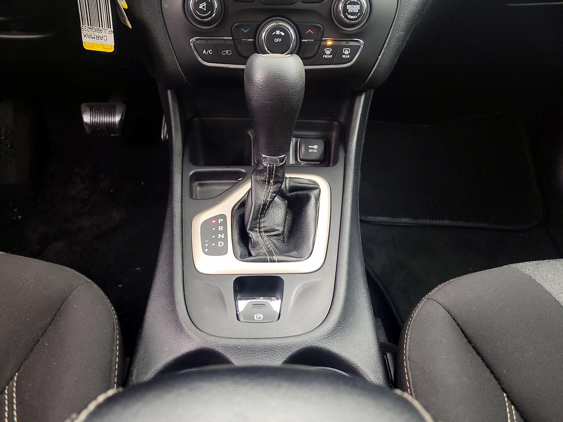 Thumbnail: 2016 Jeep Cherokee - 17