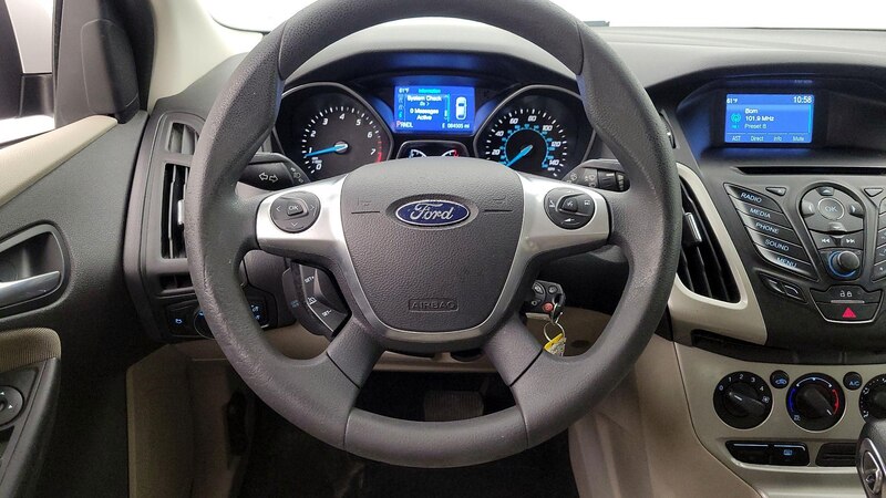 2014 Ford Focus SE 10