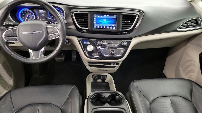 2020 Chrysler Pacifica Touring L 9