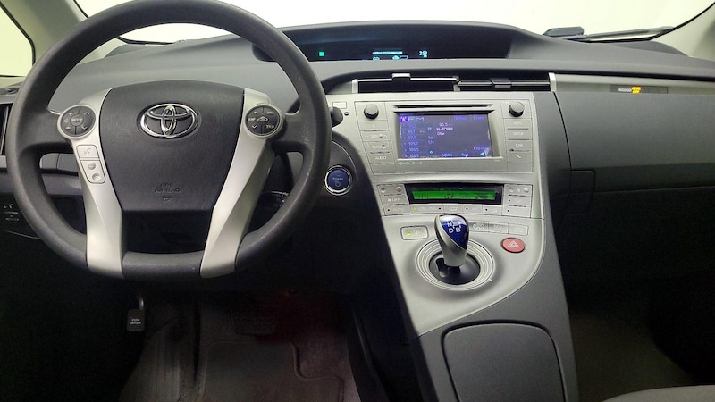 2013 Toyota Prius Plug-in 9