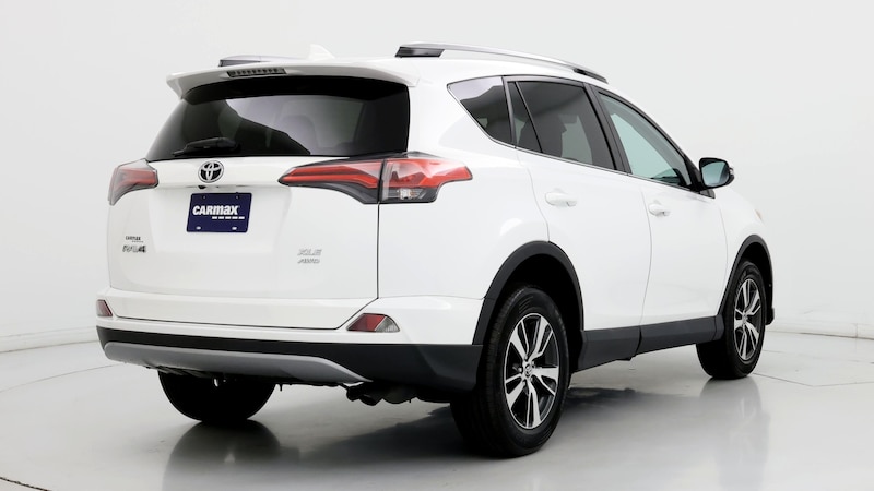 2018 Toyota RAV4 XLE 8