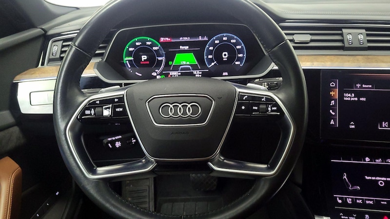 2019 Audi e-tron Prestige 10