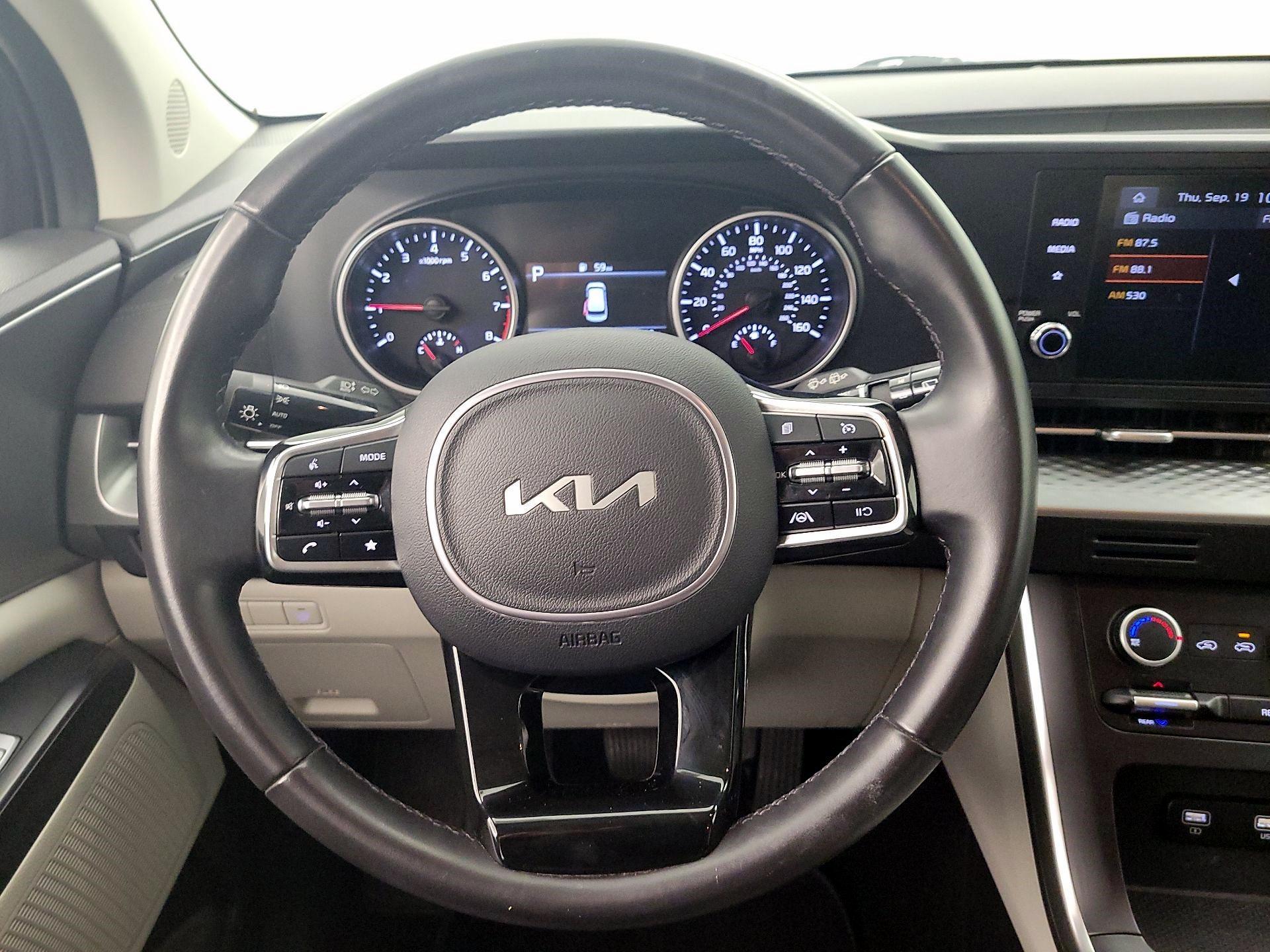 Thumbnail: 2023 Kia Carnival - 10