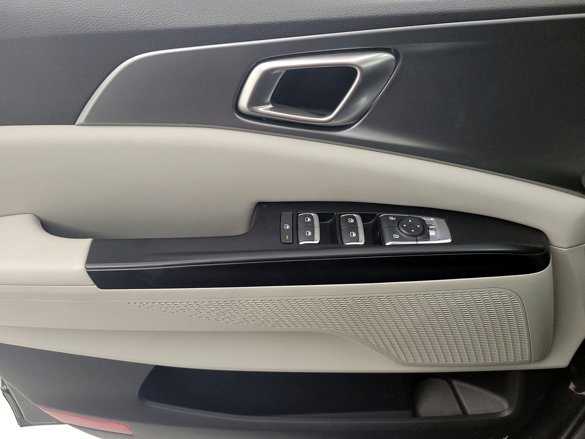 Thumbnail: 2023 Kia Carnival - 12