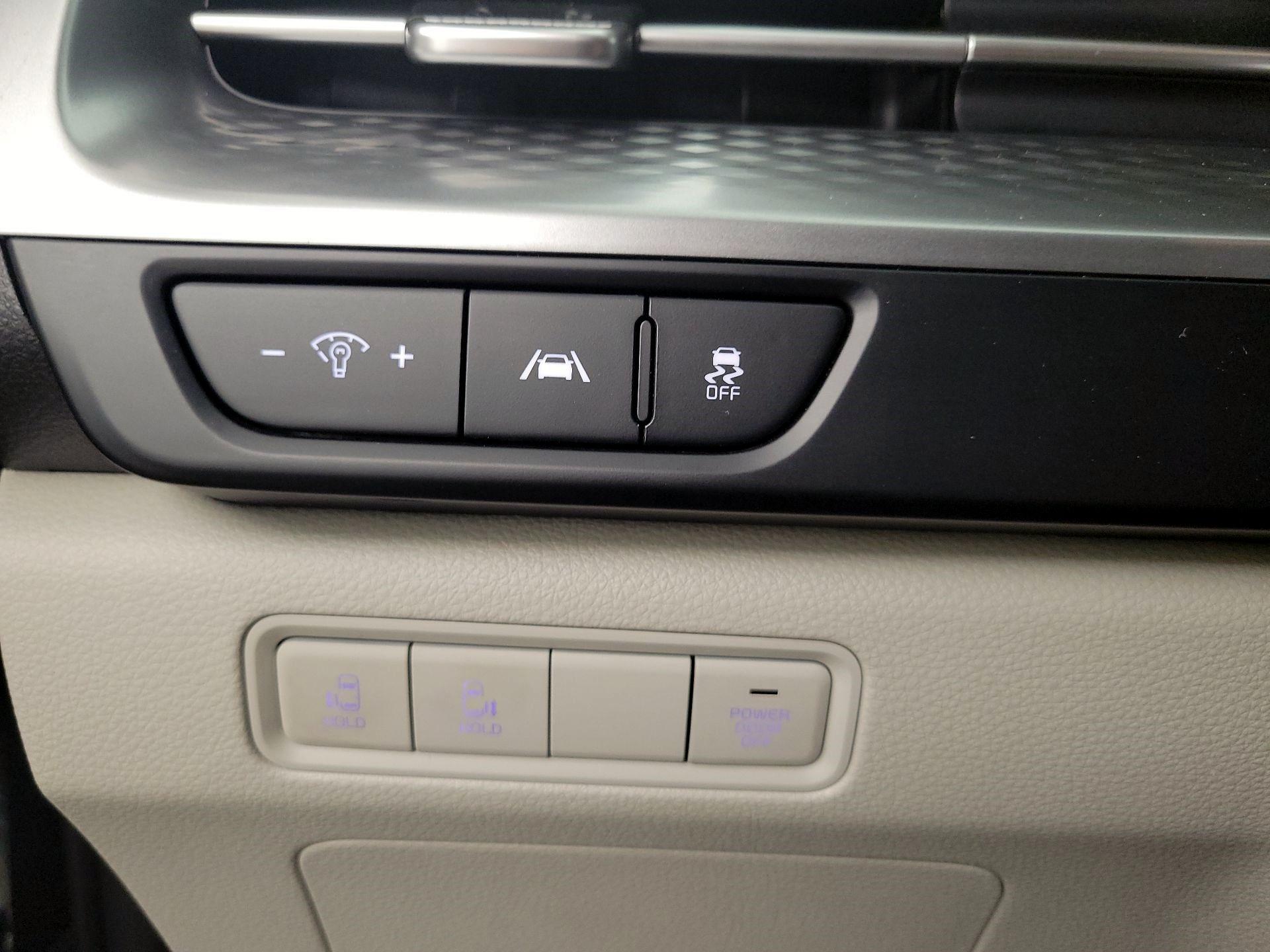 Thumbnail: 2023 Kia Carnival - 13