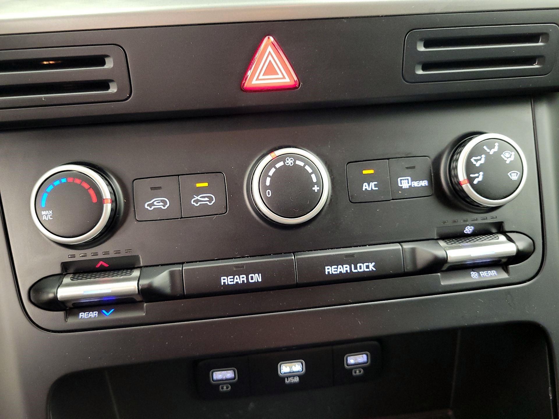 Thumbnail: 2023 Kia Carnival - 16