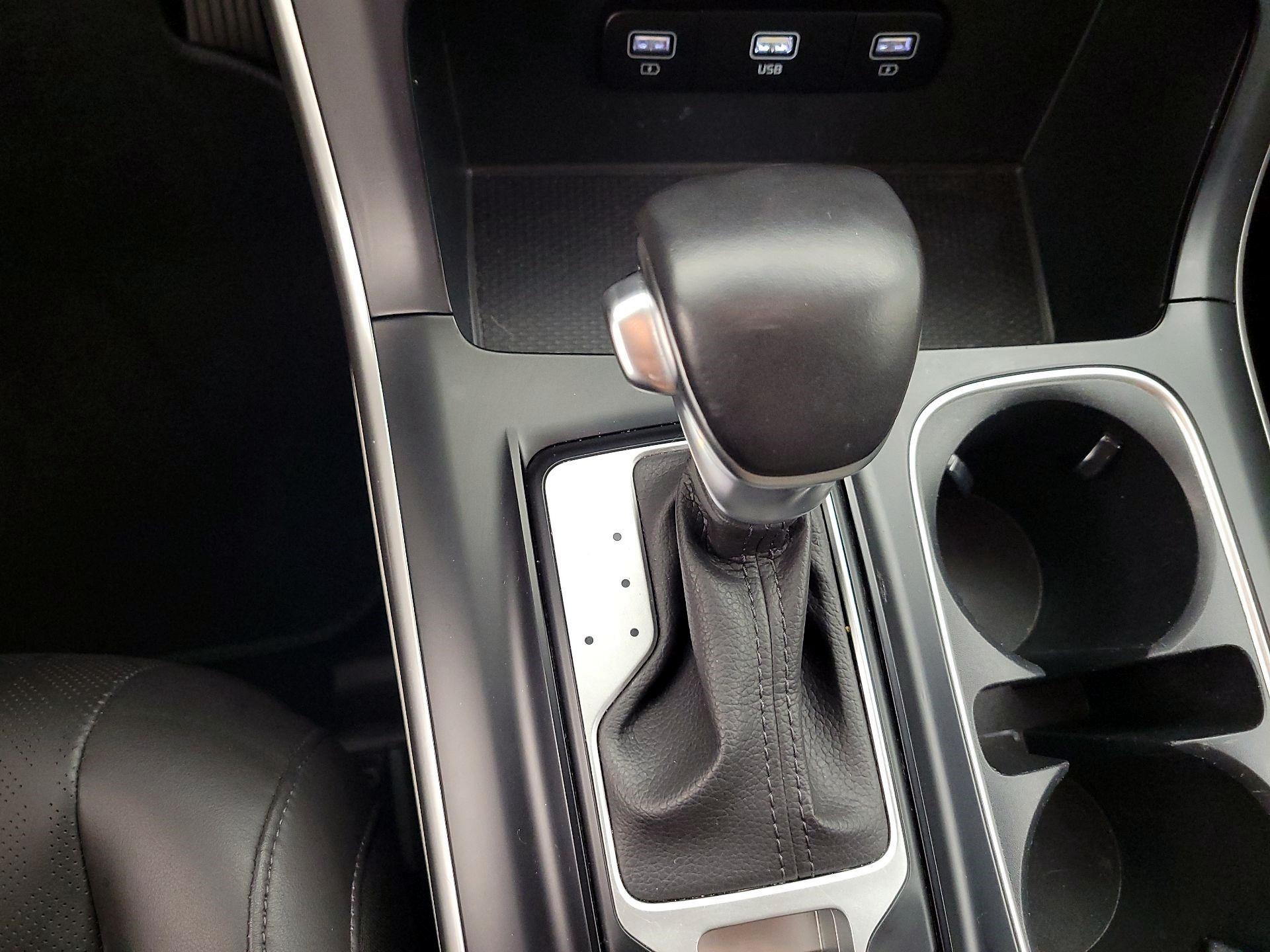 Thumbnail: 2023 Kia Carnival - 17