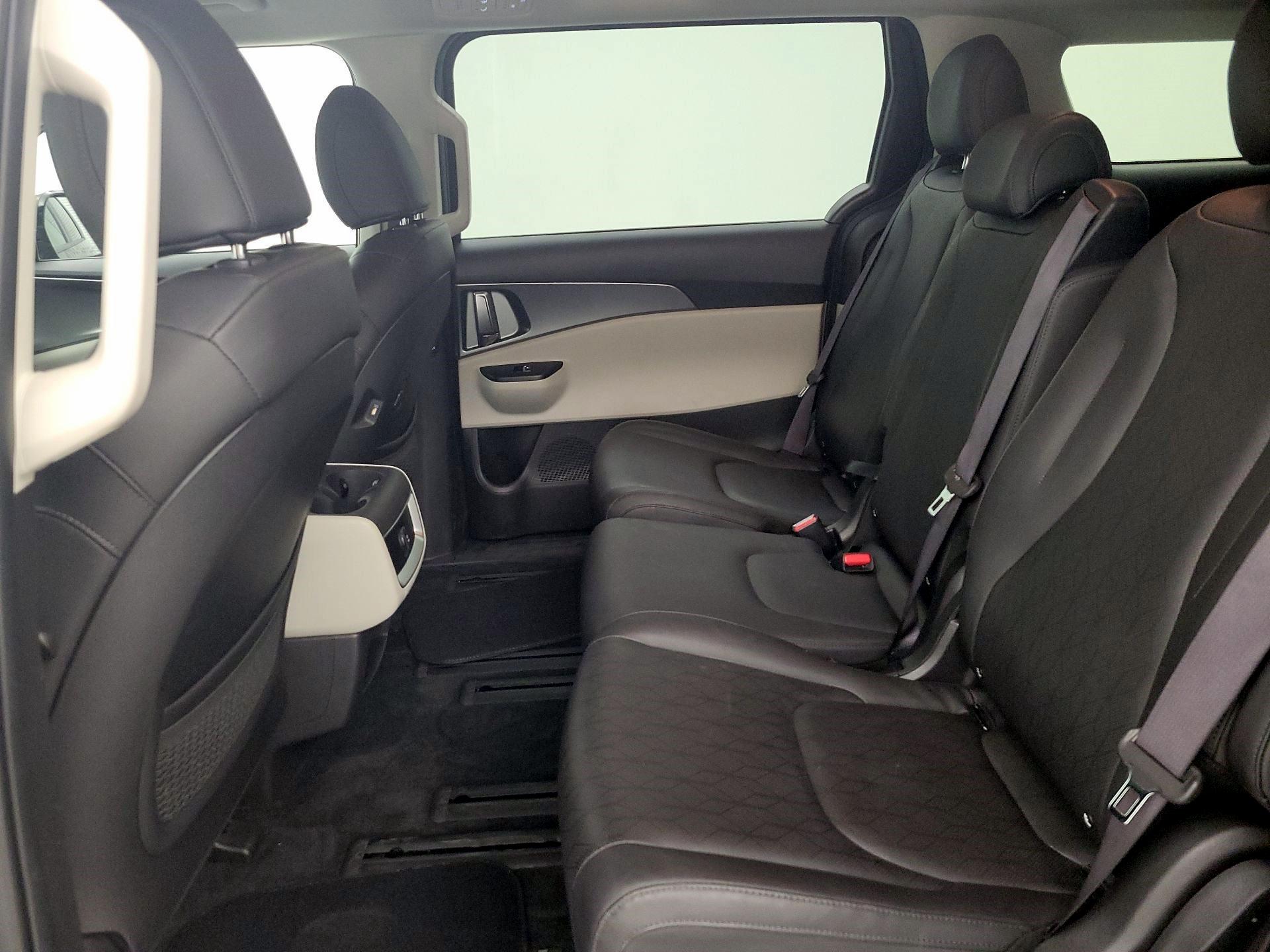 Thumbnail: 2023 Kia Carnival - 19